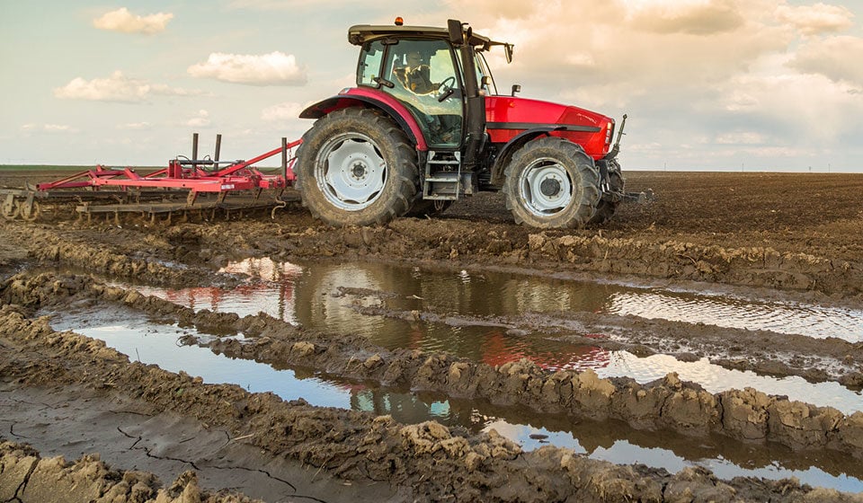 Which agricultural tyre to use in bad weather conditions?